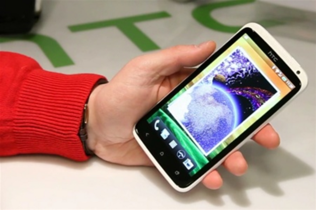 В Украине представлены три смартфона HTC One. Фото