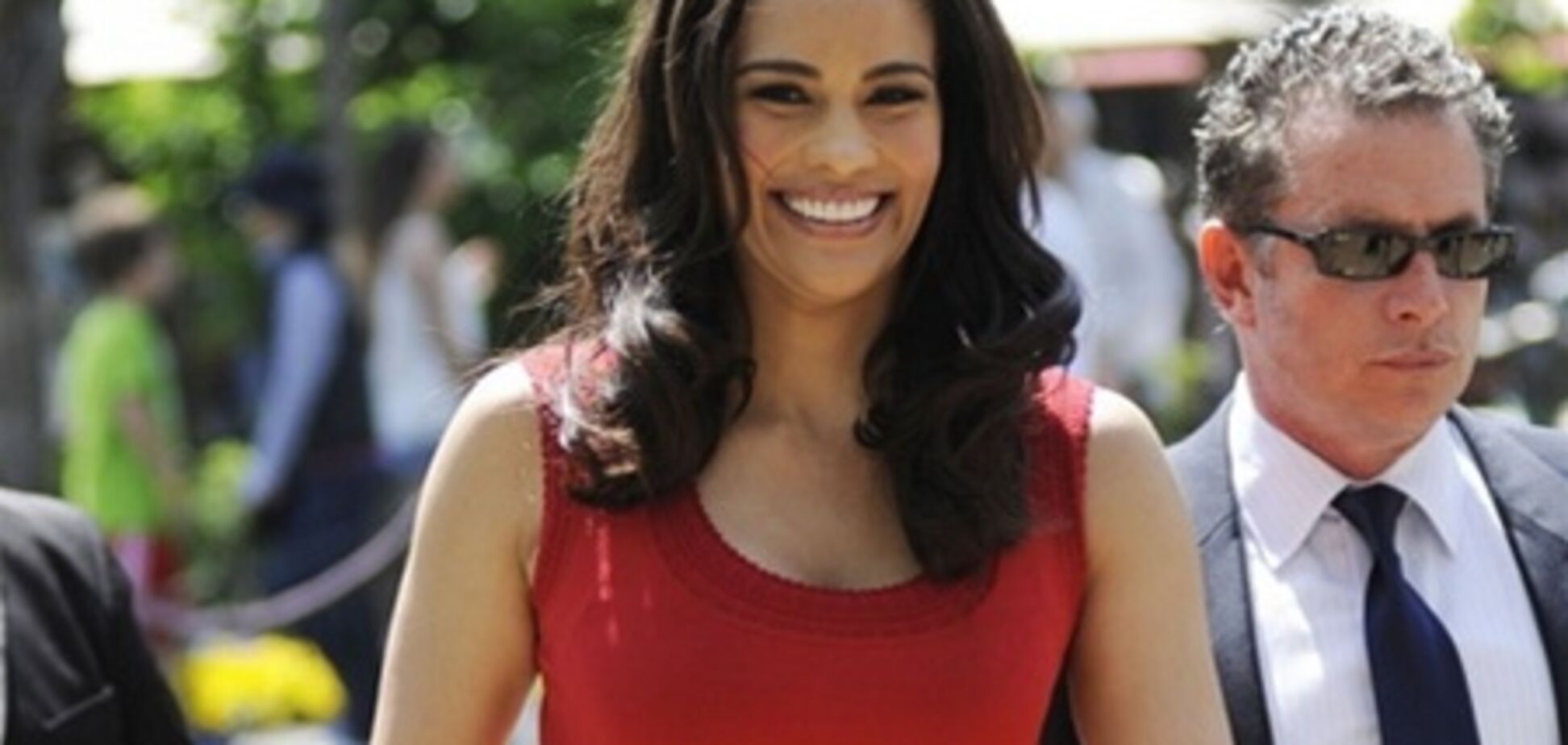 Кинг-Конг в коротком красном платье