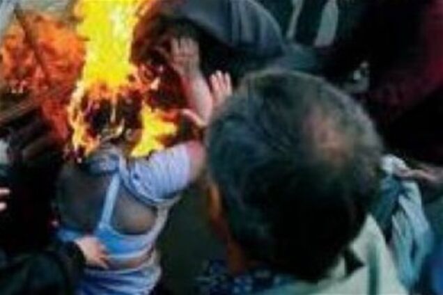 Пенсионер поджег себя в суде после оглашения приговора сыну. Фото