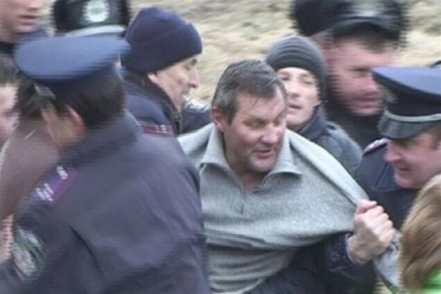 Начальника милиции, грозившего расстрелять пикетчиков, признали невиновным