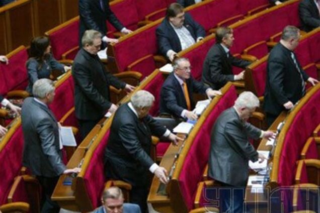 Законодавці мають намір притягати до відповідальності батьків, спаюючим дітей