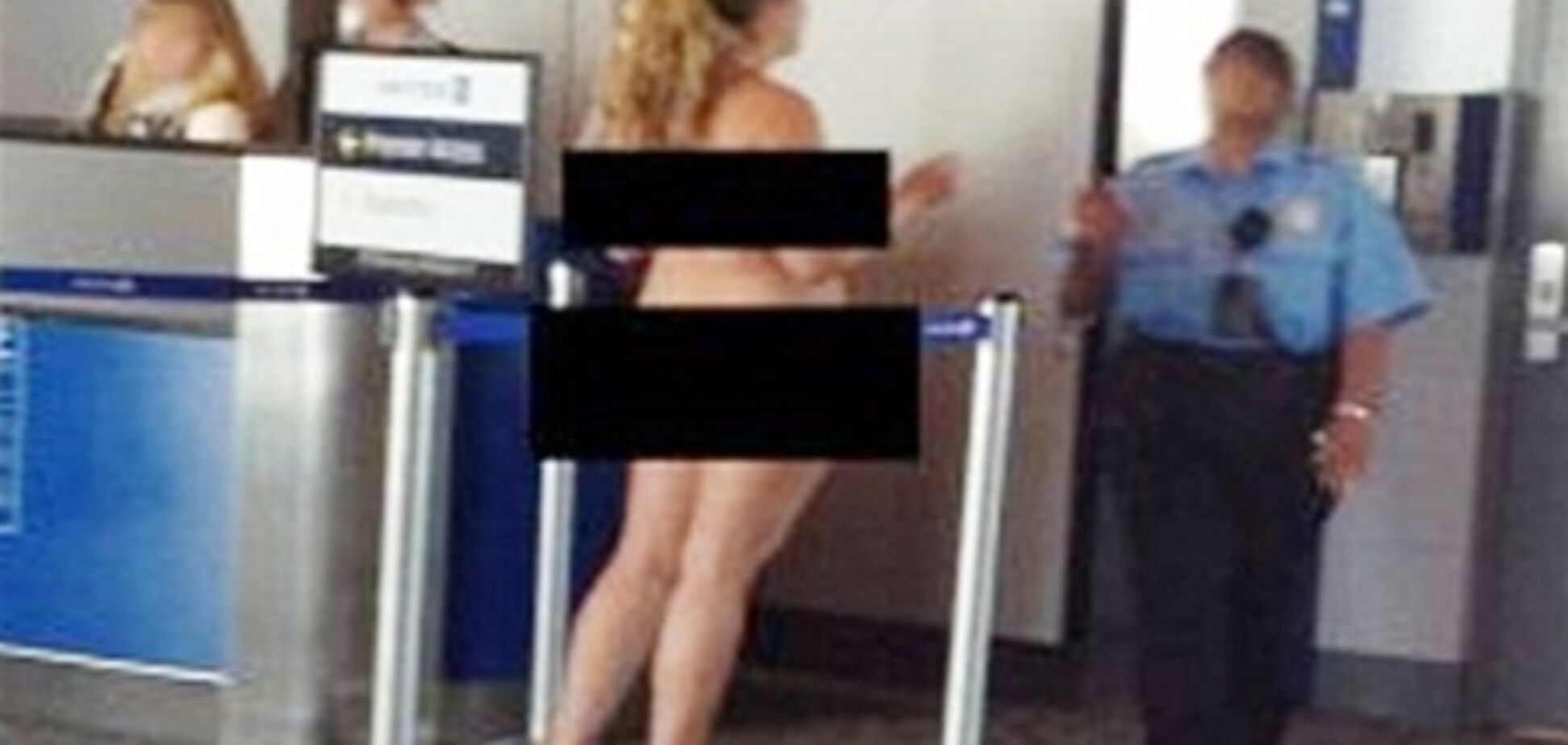 В США женщина разделась посреди аэропорта
