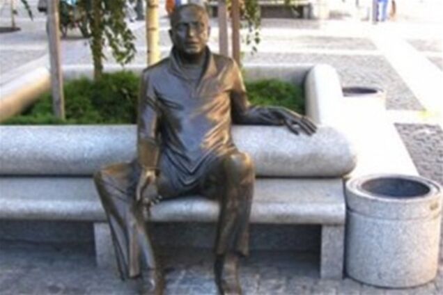 У Аксельрода были крупные долги?