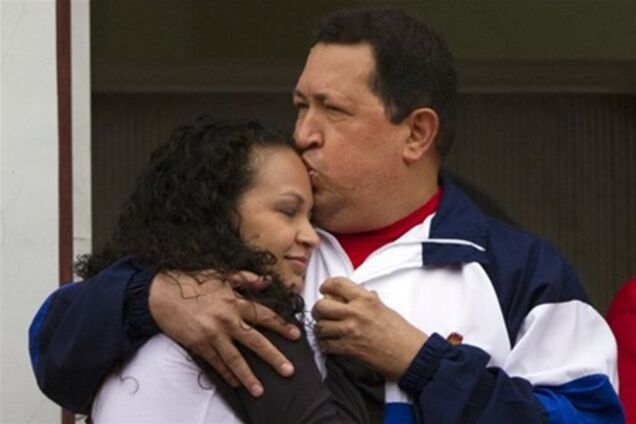 Уго Чавес показав, як він підлікувався на Кубі. Фото