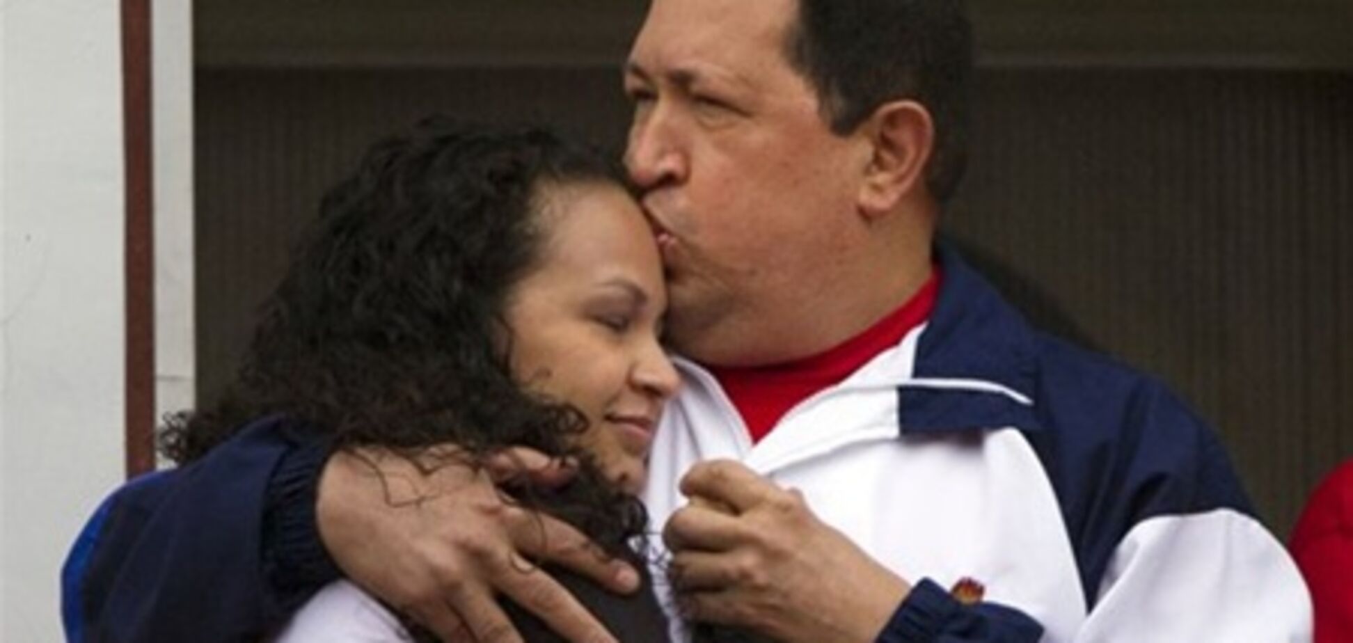 Уго Чавес показав, як він підлікувався на Кубі. Фото