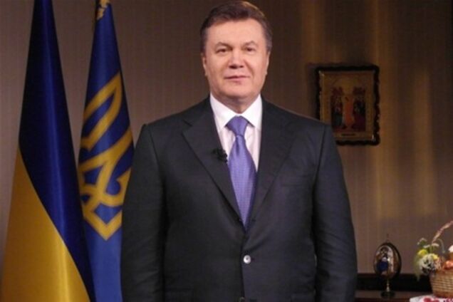 Янукович отдаст гонорар за книги на благотворительность