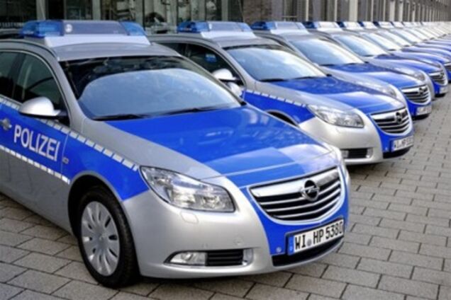 Німецькі поліцейські не помістилися в нові патрульні авто