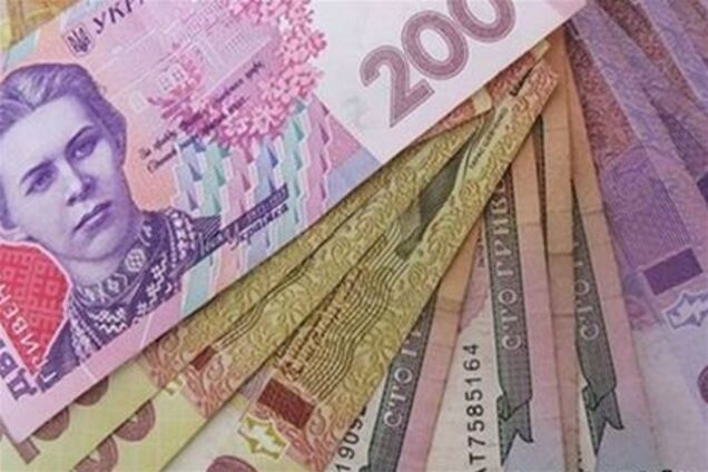 У Азарова знизили вартість деяких платних послуг МВС і Митниці