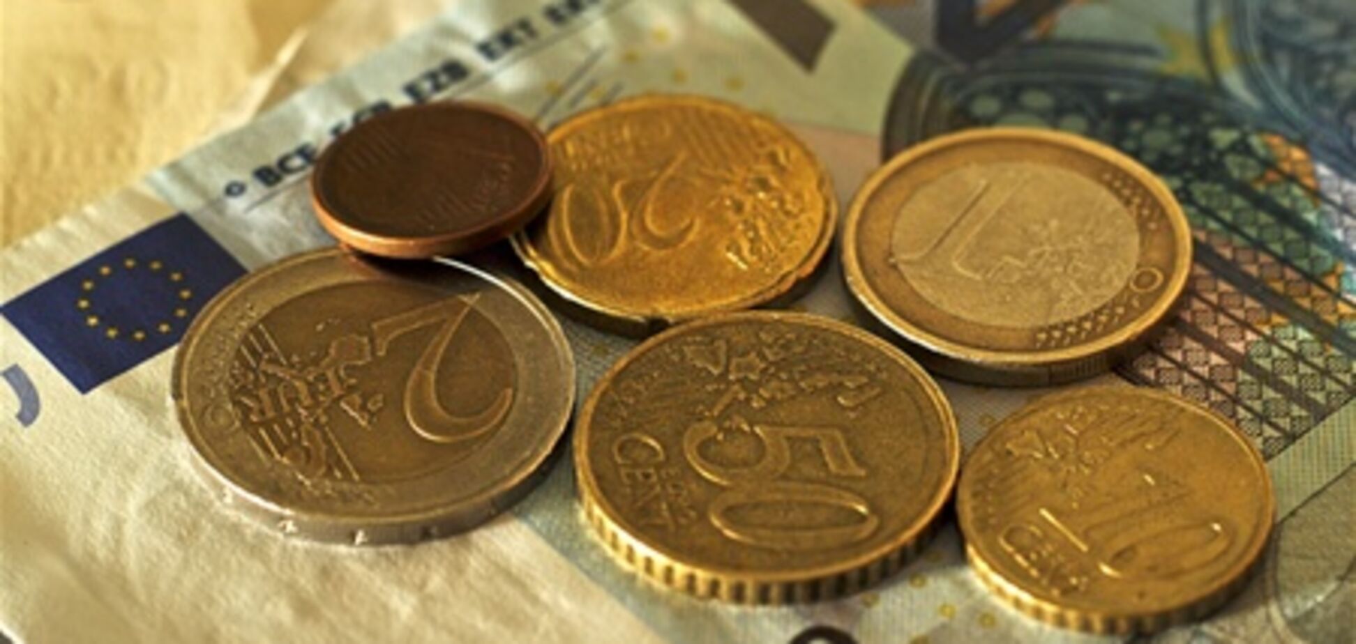 Евро в Украине упал