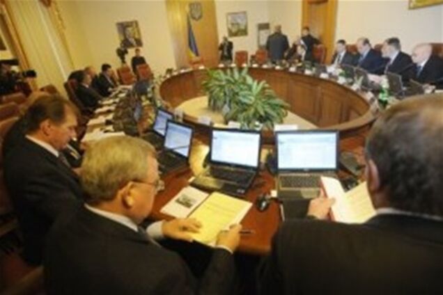 Кабмін призначив чергових на травневі свята