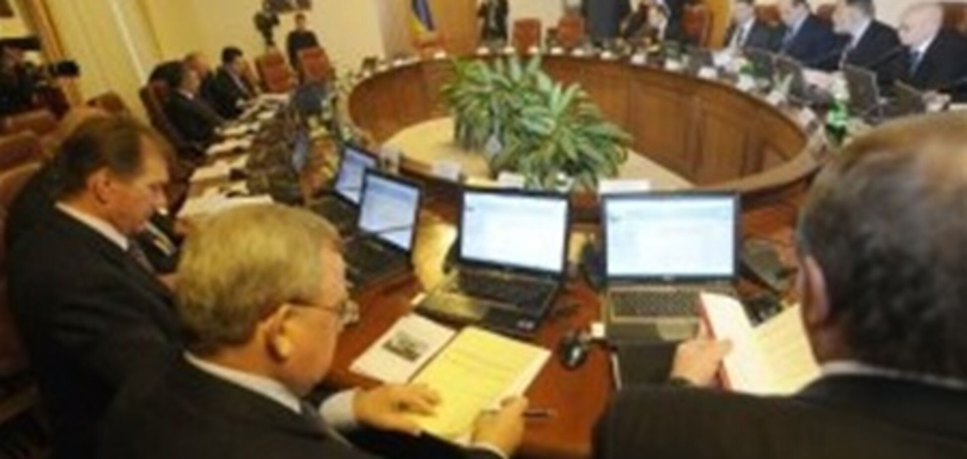 Кабмін призначив чергових на травневі свята