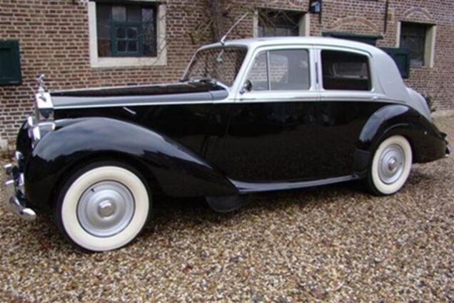 В Киеве покажут линейку роскошных Rolls-Royce и авто Джеймса Бонда