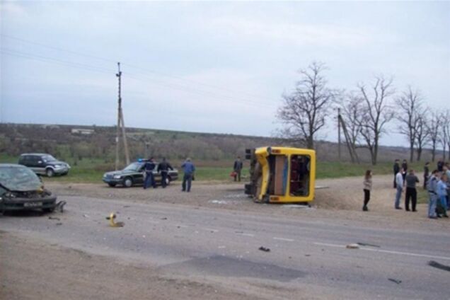 Под Одессой перевернулся автобус с пассажирами