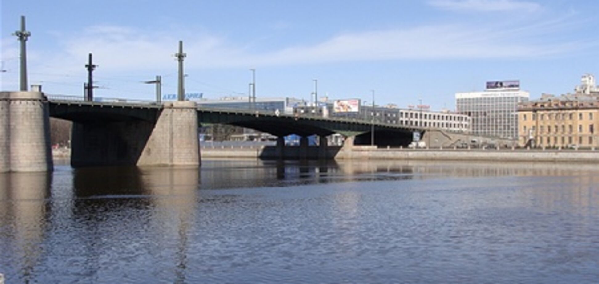 Разводной мост в Санкт-Петербурге заварили и закатали в асфальт