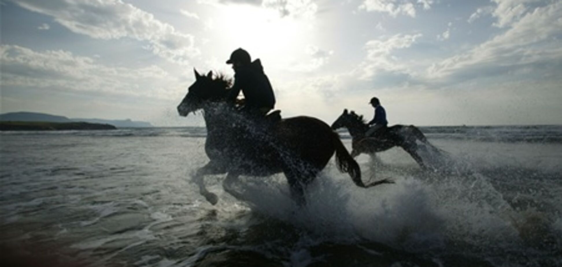 ОАЭ предлагают туристам занятия конным спортом
