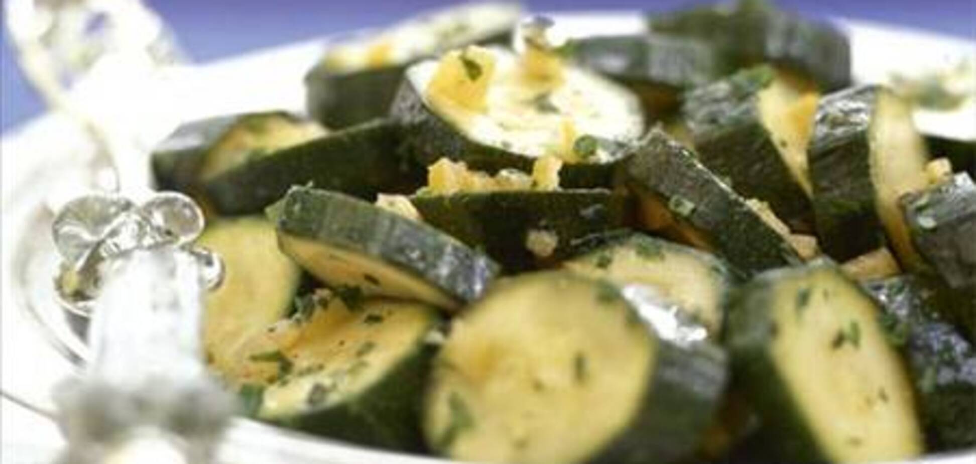 Кабачки под чесночно-мятным соусом