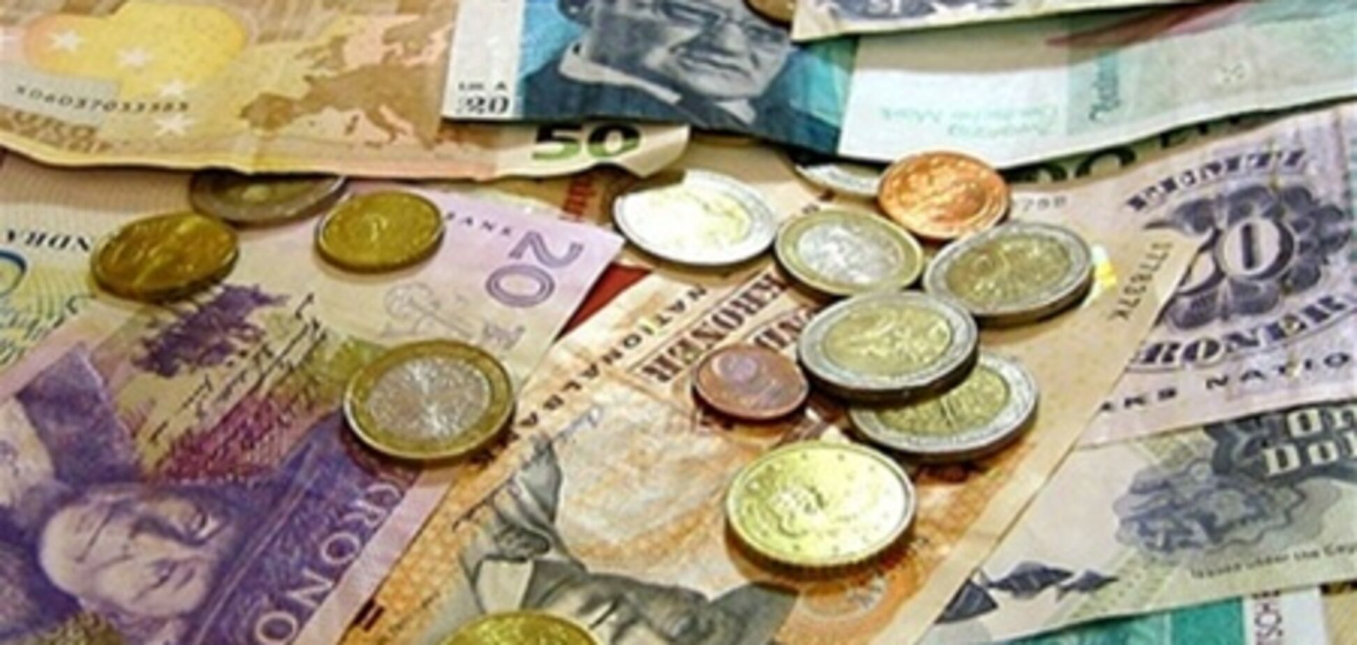Спрос в апреле на наличную валюту будет сопоставим с мартом - эксперт