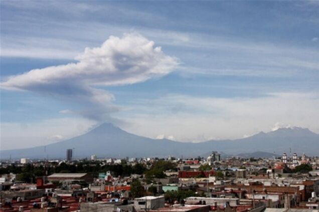 У Мексиці оголошено підвищений рівень тривоги через вулкан Попокатепетль 