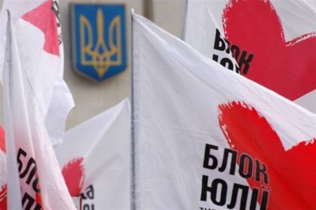 Милиция помогает ломать палатки «Батькивщины» в Харькове