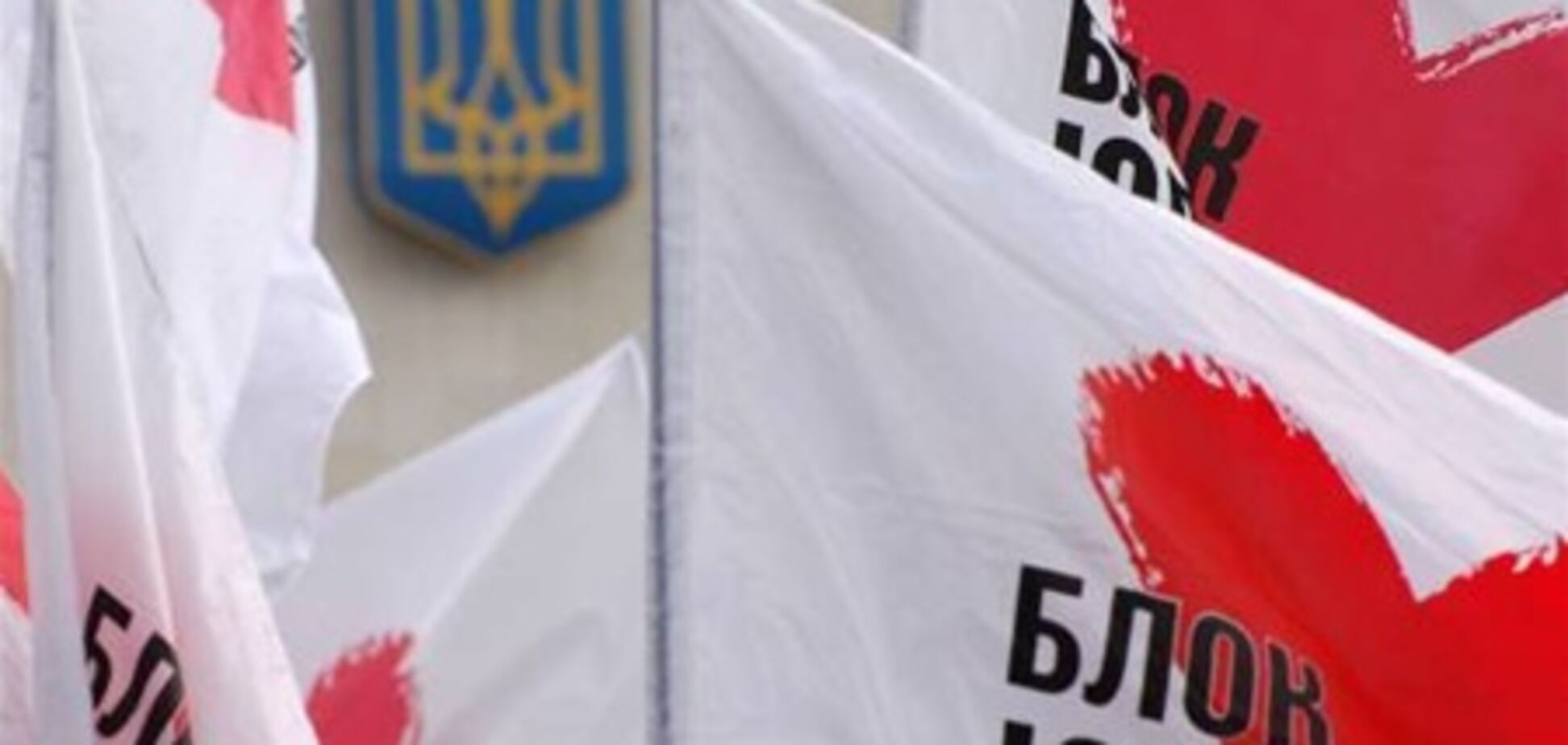 Милиция помогает ломать палатки «Батькивщины» в Харькове