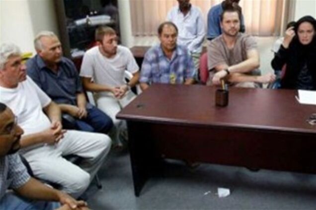 К украинским заложникам в Ливии пришел православный священник