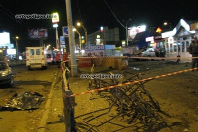 ДТП в Киеве: в столкновении трех машин погиб случайный пешеход. Фото, видео