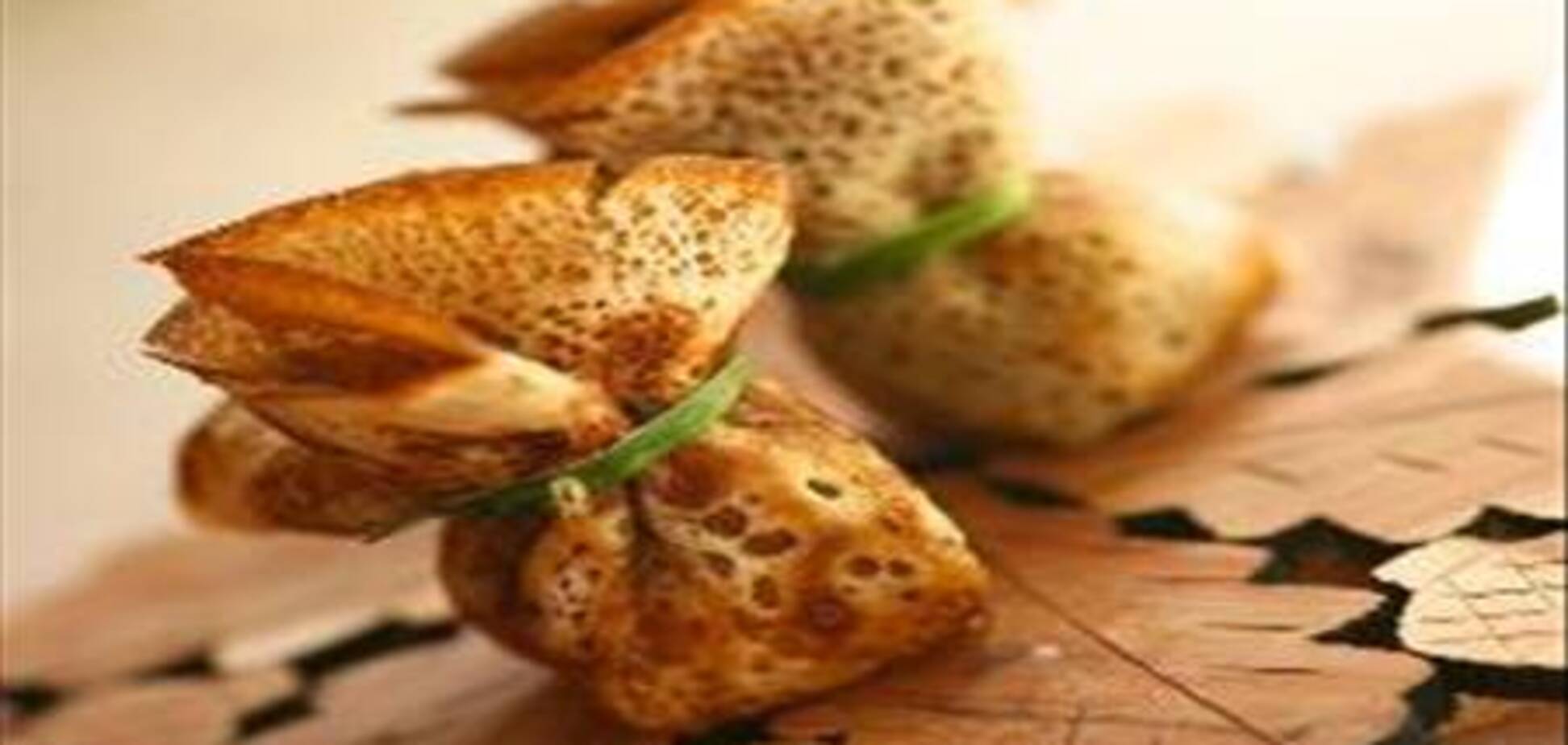 Блинные мешочки с сыром и ветчиной