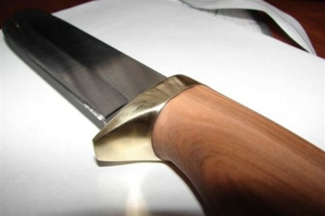 На Сумщине пьяный парень ударил ножом милиционера