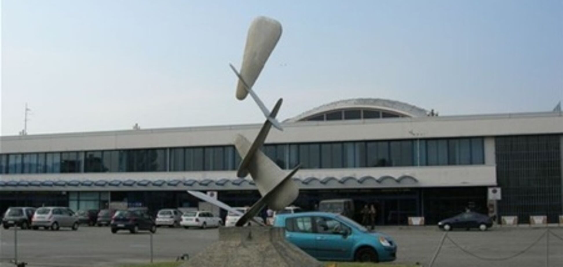 Власти Италии решили закрыть самый знаменитый аэропорт страны