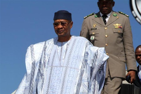 Свергнутый президент Мали вместе с семьей покинул страну