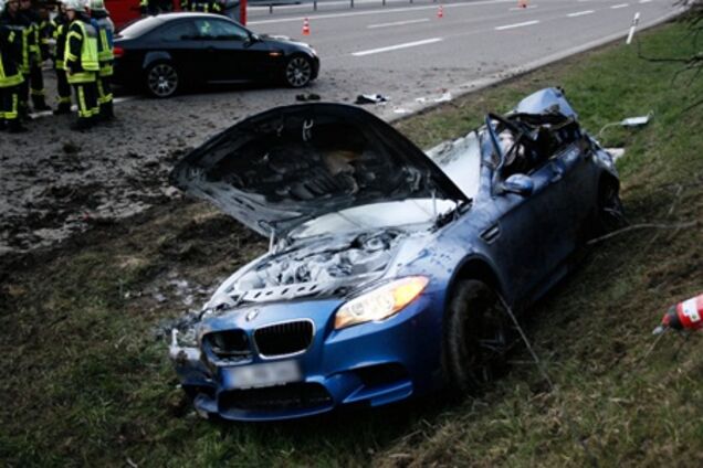 Водитель люксового BMW M5 выжил после ДТП на скорости 300 км/ч. Фото ...