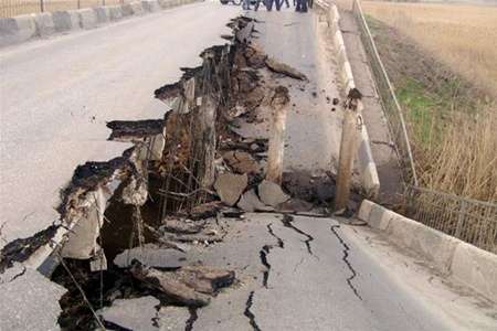 В России рухнул железобетонный мост. Фото, видео