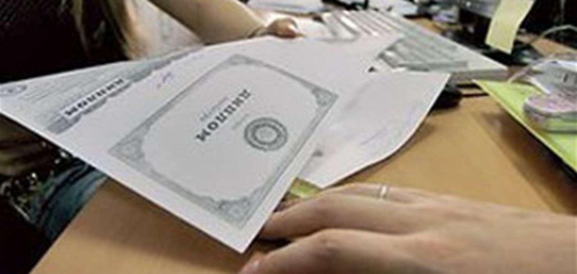 Диплом любого вуза можно купить за 800 долларов