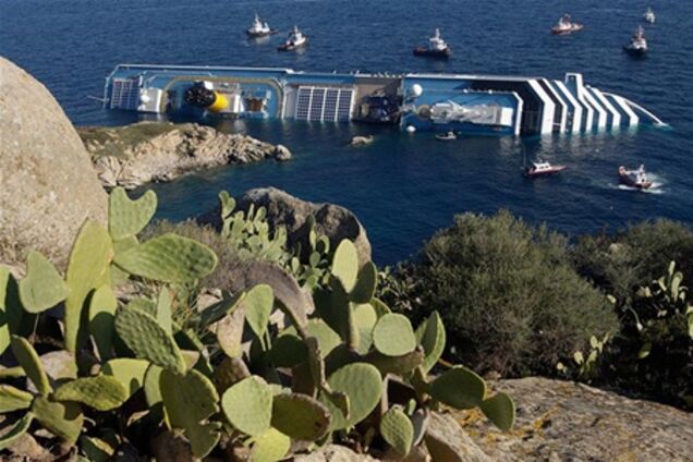 Операция по подъему Costa Concordia затянется на год
