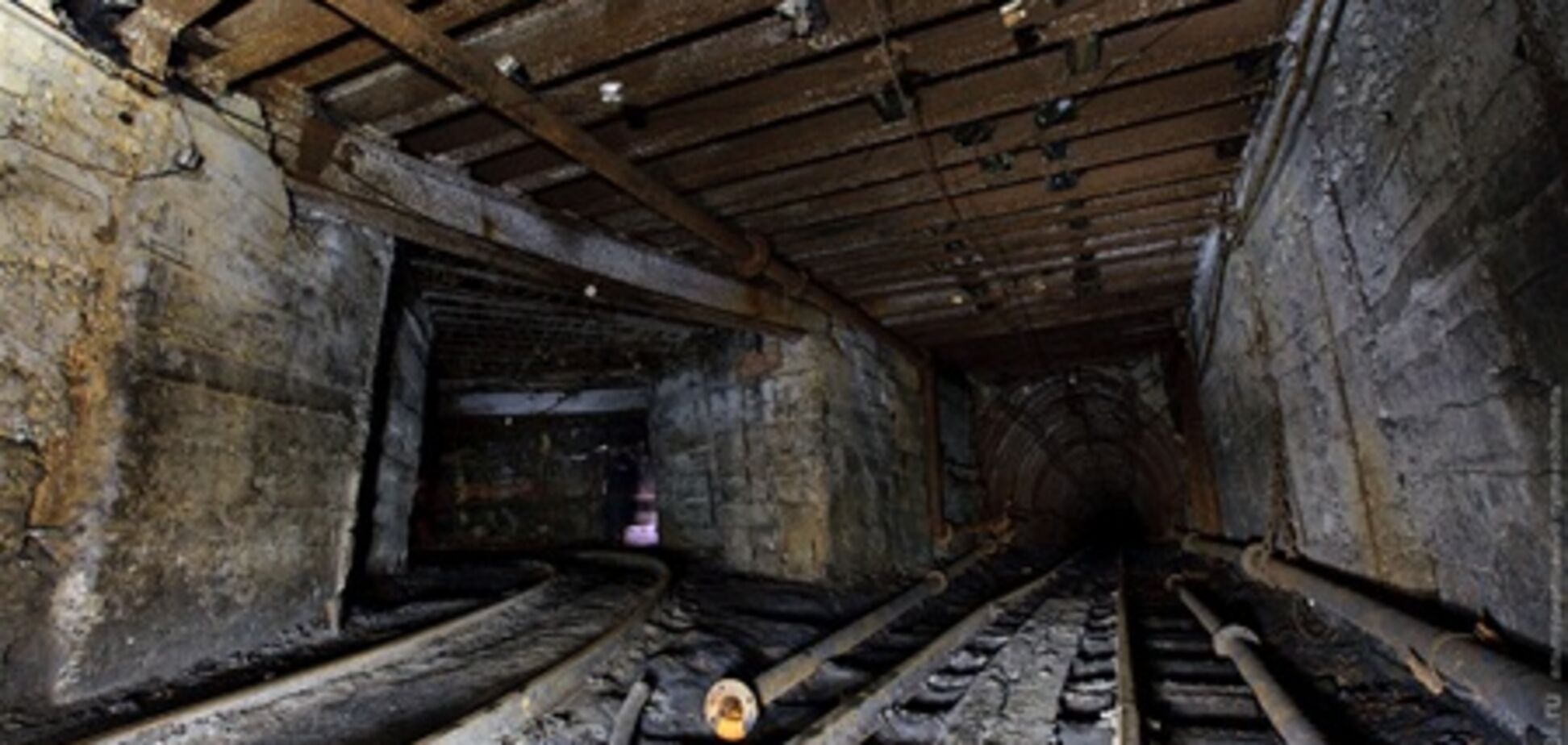 На Донетчине в шахте вспыхнул метан: один горняк погиб