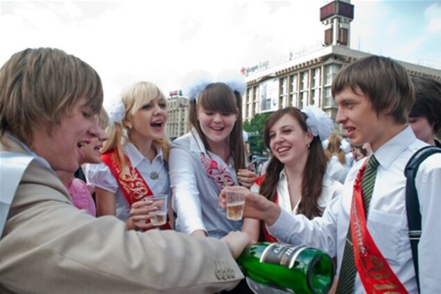 Киевские выпускники завершат учебу 3 мая