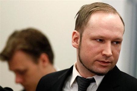 Брейвик принес извинения 'случайным' жертвам теракта