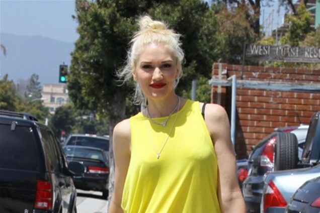 Стефани выбирает желтый цвет. Фото