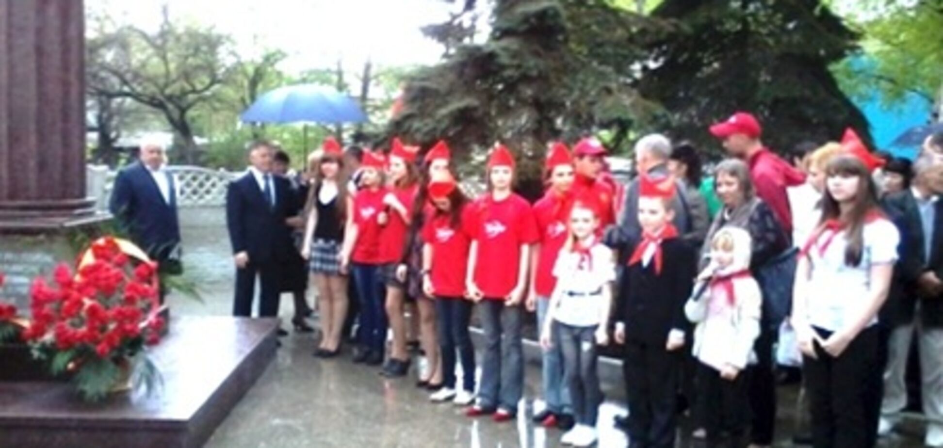 На Донетчине под стихи пионеров открыли памятник Ленину. Фото