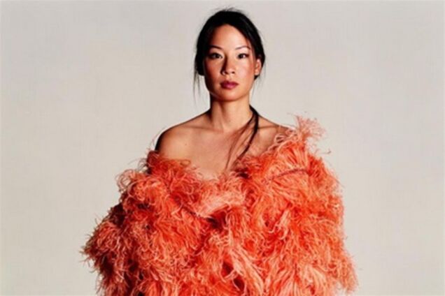 Люси Лью в образе оранжевой цыпы