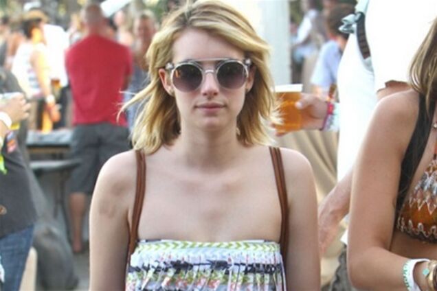 Племянница Джулии Робертс в расстегнутых шортах и синяках на фестивале