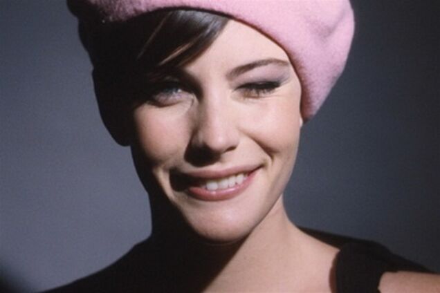 Лив Тайлер в розовом берете 10 лет назад