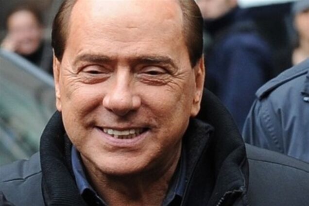 Берлускони признался, что содержит 42 девушки