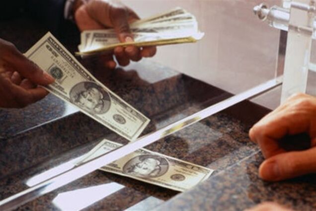 Евро и доллар незначительно подешевели