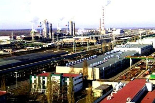 На Донеччині горить хімзавод