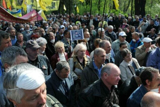 Жінка зомліла під час виступу Турчинова