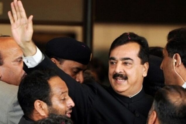 Премьера Пакистана признали виновным в неуважении к суду