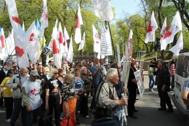 Оппозиция вывела народ на митинг