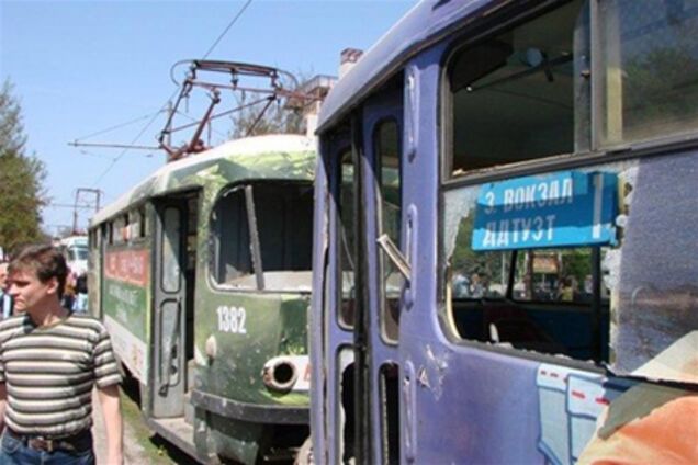 В Днепропетровске эвакуировали универмаг, а детей не выпускают из школ