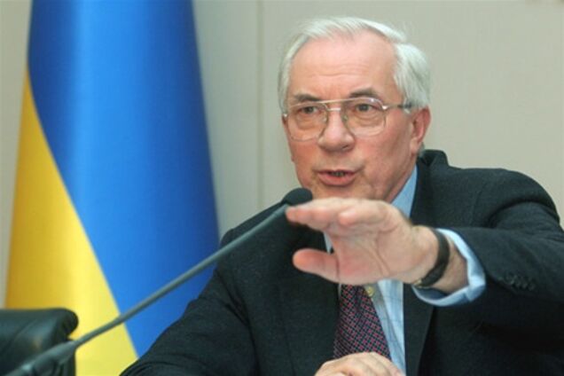Азаров устроил чиновникам разнос за бездеятельность